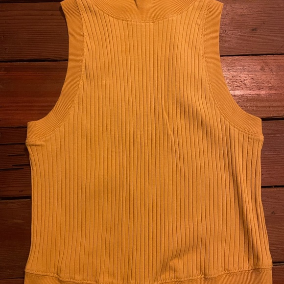Mustard yellow sleeveless crop top - Picture 3 of 5